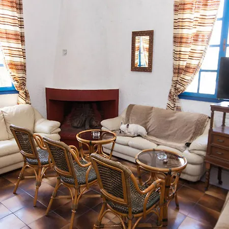 Oasis Rhodes מלון