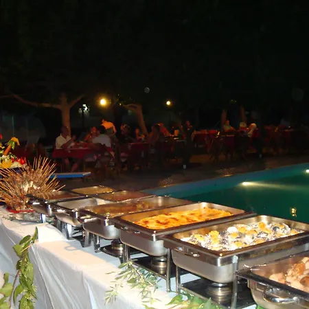 Oasis Rhodes מלון